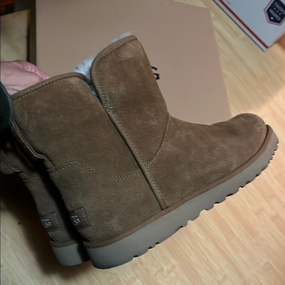 UGG Brown Winter Boots with Suede Finishi
